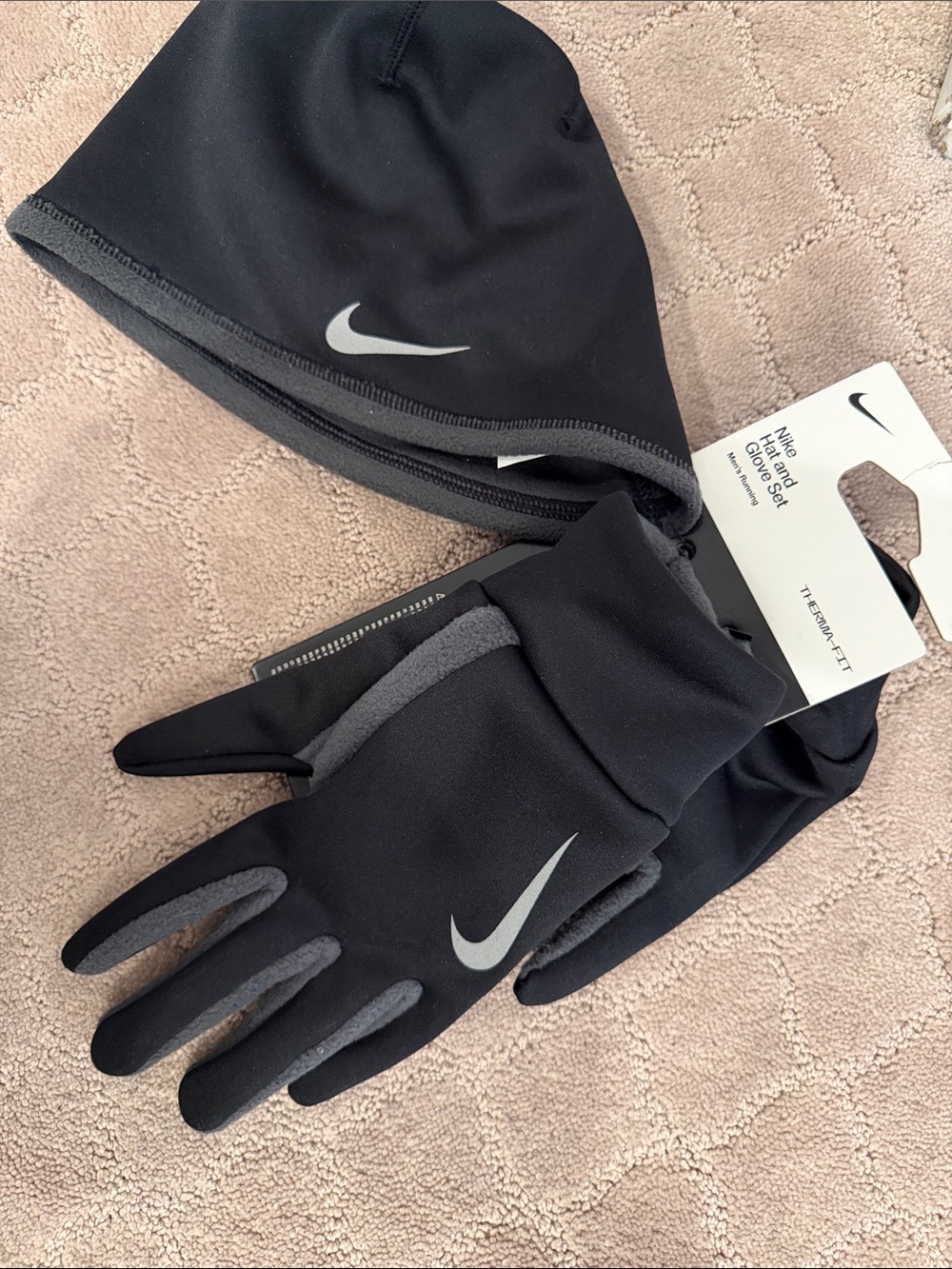 Nike Men's Black and Gray Running Glove & Beanie Set